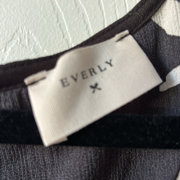 Sleeveless floral romper, size L - Picture 3 of 4